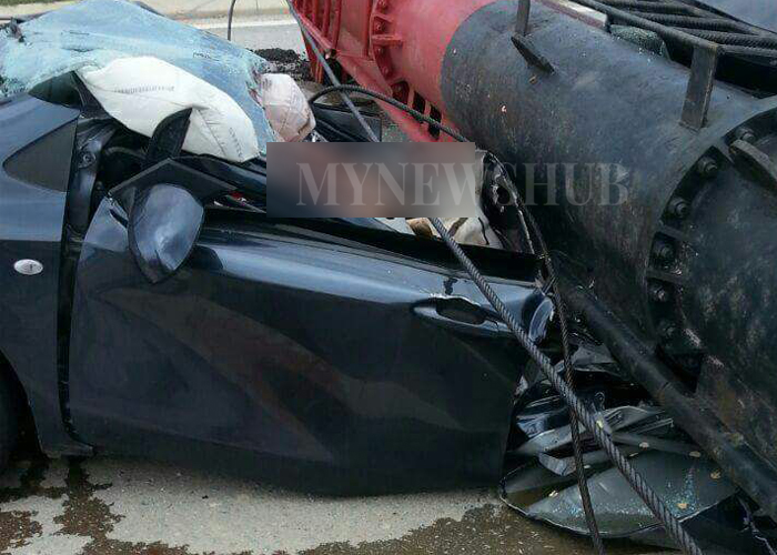 Suami Isteri Maut Kereta Dihempap Tiang Kren Mynewshub 8015