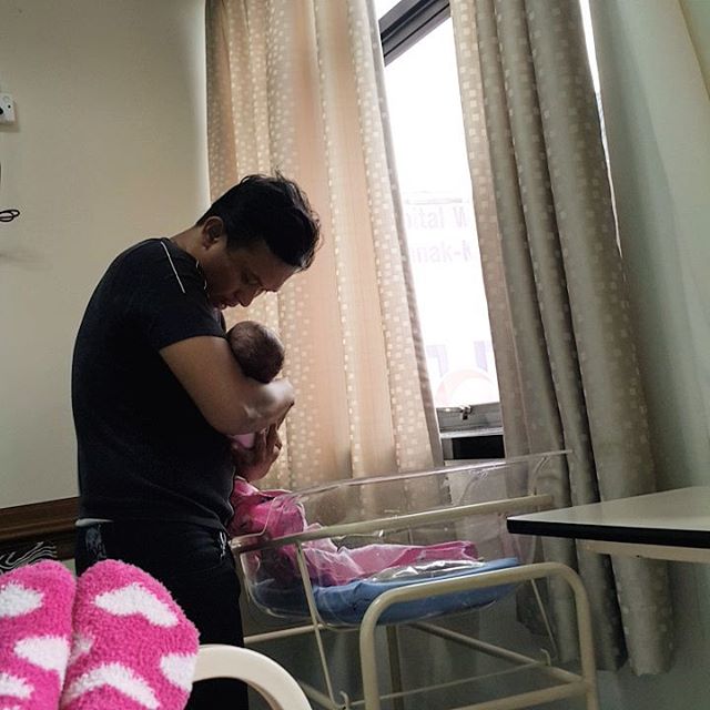 Dapat Anak Hilang Suami, Elly Mazlein Sah Cerai Tahun Lalu