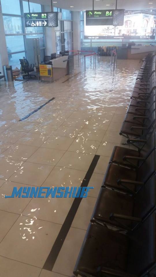 Lapangan Terbang P. Pinang Dilanda Banjir Kilat