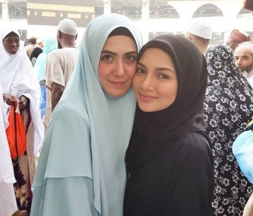 "Kami Masih Rapat, Tiada Unsur Caras-Mencaras" - Neelofa