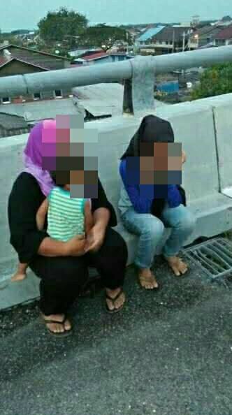 Gadis Berhijab Cuba Bunuh Diri Terjun Jambatan