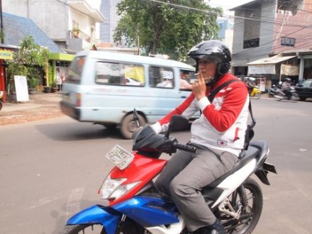 Wanita Nyaris Buta Gara-Gara Puntung Rokok