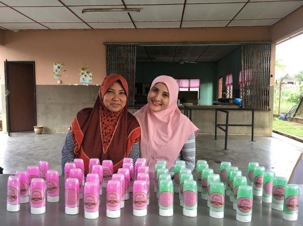 Jual Bedak Sejuk, Azza Elite Digelar 'Artis Kampung'