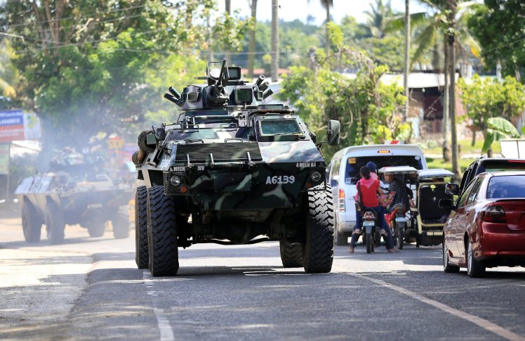 Tentera Filipina Bertempur Dengan Militan Isis Di Marawi