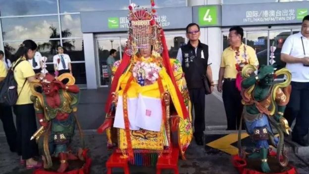 Kecoh 3 Patung Dewi Naik Pesawat Dari China Ke KLIA