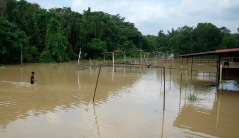 Banjir Kilat Di Melaka, 2 Sekolah Ditutup - MYNEWSHUB