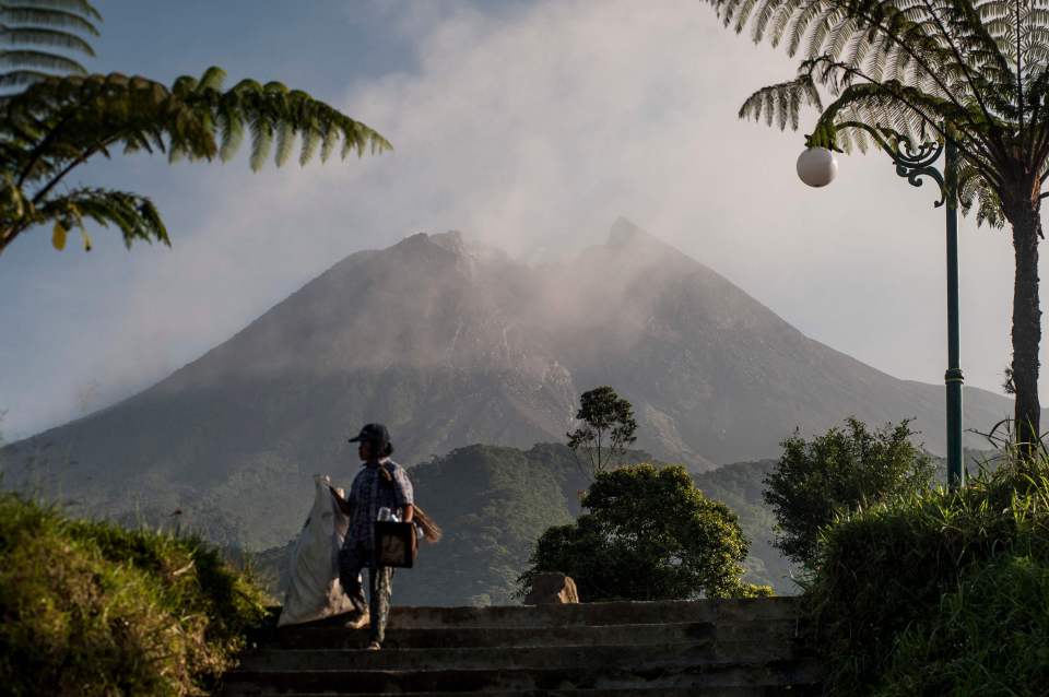 Gunung Berapi Merapi Meletus, Abu Sehingga 300 Meter « MYNEWSHUB