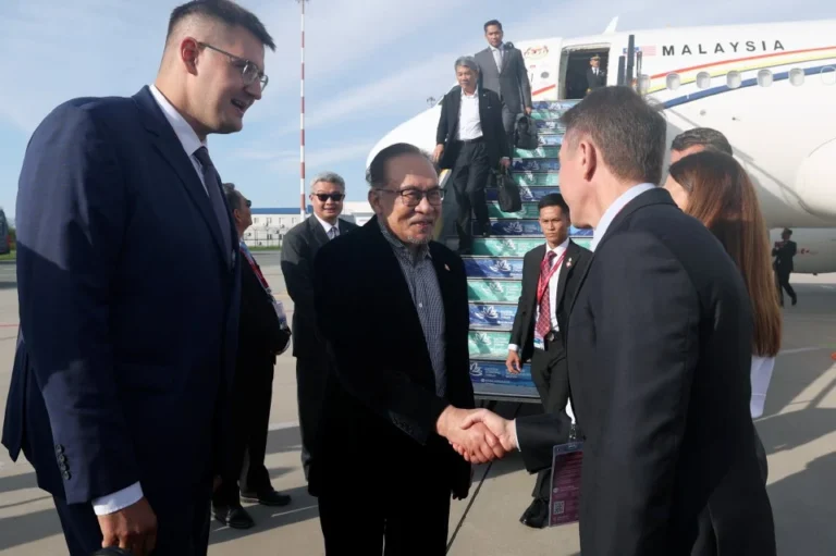 PM Tiba Di Vladivostok Untuk Lawatan Kerja Dua Hari