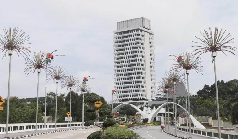 Lulus 26 RUU Dalam Tempoh 12 Hari, Dewan Negara Ditangguh