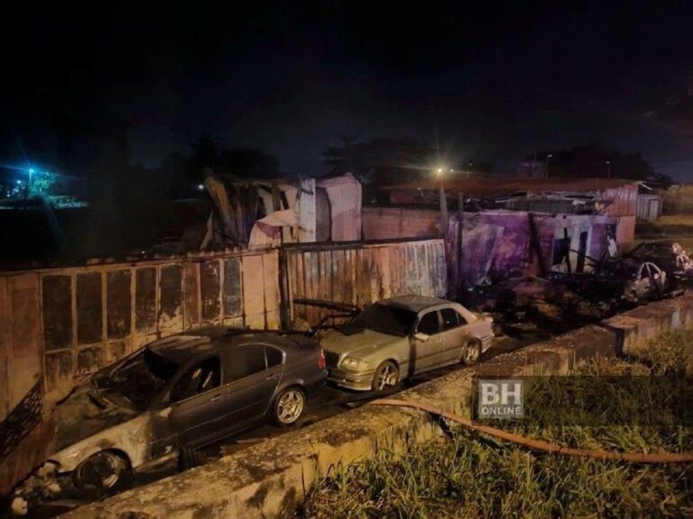 Lima Rumah Kedai Hangus Dalam Kebakaran